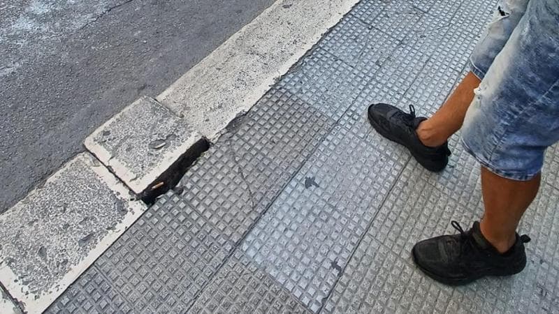 Bari, via Carulli nel degrado: residenti e commercianti la aggiustano da soli - Bari