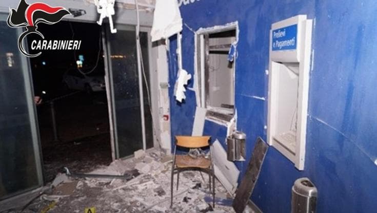 Immagine del post 24045 - Bari Sgominata banda della marmotta, 7 arresti nel Foggiano per 12 assalti ai bancomat da 200mila euro - Bari