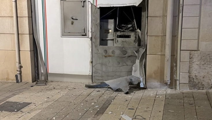 Immagine del post 24042 - Bari Raffiche di assalti ai bancomat, tre colpi in una notte: l’ordigno ha disattivato l’allarme - Bari