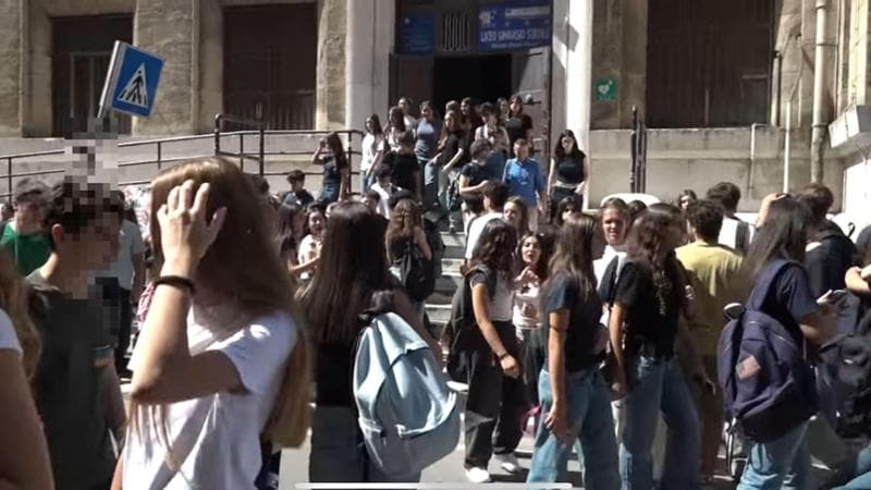 Immagine del post 11782 - Bari Aule piccole e caldo, i liceali del Flacco fanno la colletta per il ventilatore: “Ci arrangiamo” - Bari