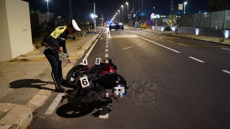 Bari, scontro tra auto e moto in via Gentile: muore un ragazzo di 19 anni - Bari