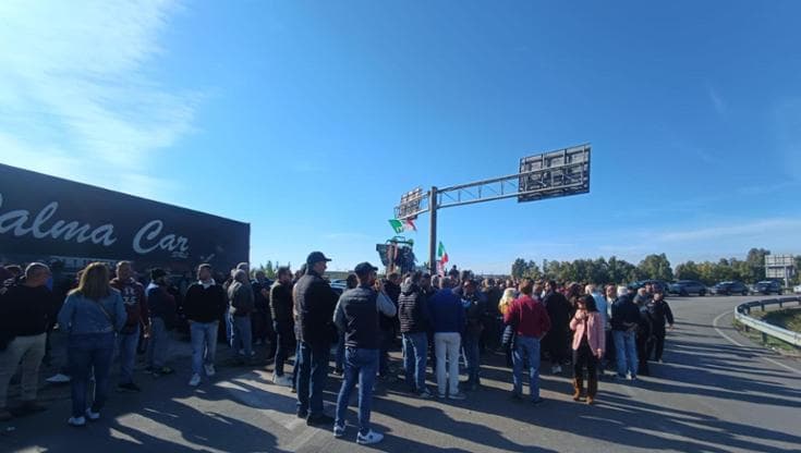 Autotrasportatori, il giorno della protesta a Bari contro il caro benzina. “Nessun passo indietro” - Bari