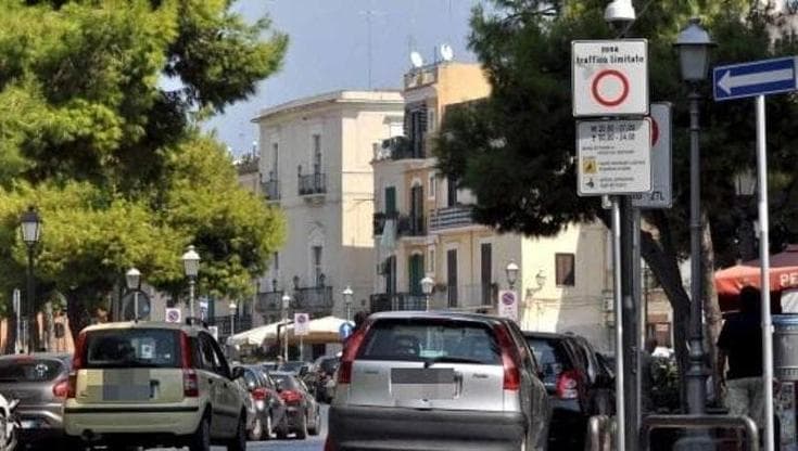 Immagine del post 14018 - Bari Bari vecchia, varchi Ztl attivi 24 h ma i residenti chiedono di più: “Stop a moto e monopattini” - Bari