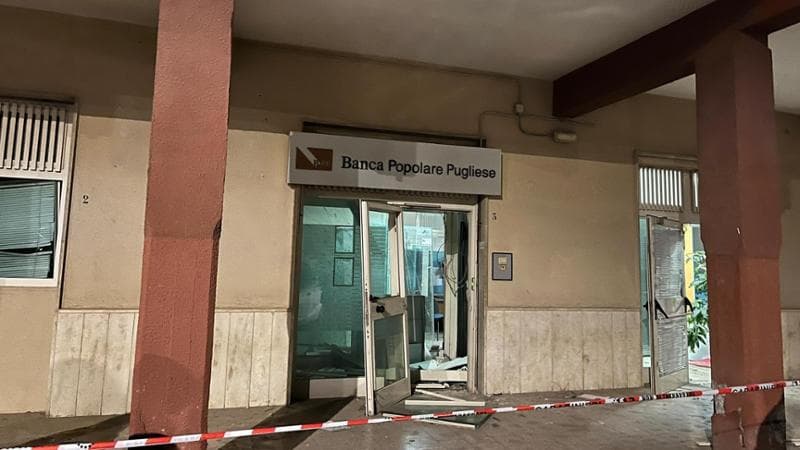 La banda del bancomat colpisce anche in Basilicata, 55mila euro il bottino in provincia di Matera - Bari