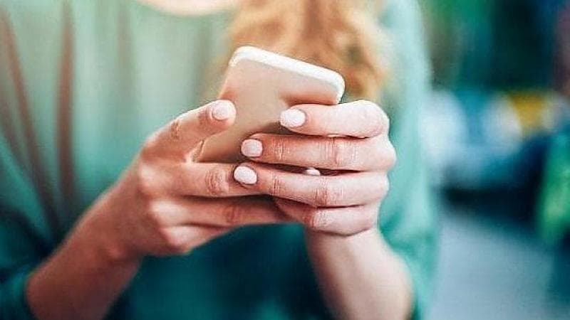 Scopre messaggi e foto della compagna con un altro uomo la picchia e le rompe due denti: condannato - Bari