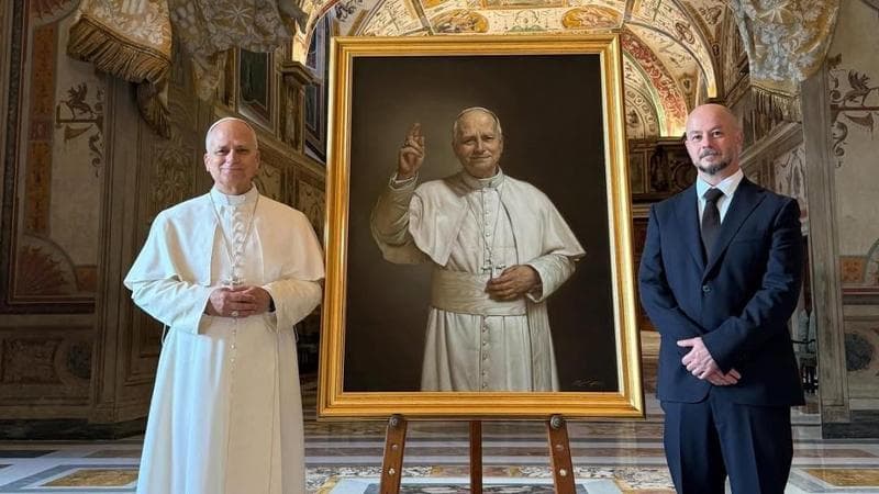 Immagine del post 17428 - Bari Il pittore Roberto Ferri ha consegnato al Papa il ritratto ufficiale: “Un privilegio raro” - Bari