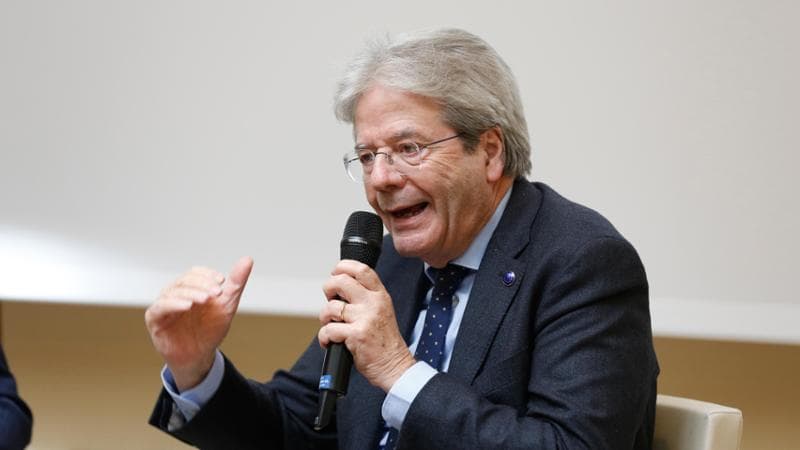 “La missione di Ventotene era pace e libertà”. L’ex premier Gentiloni da Bari risponde a Meloni - Bari