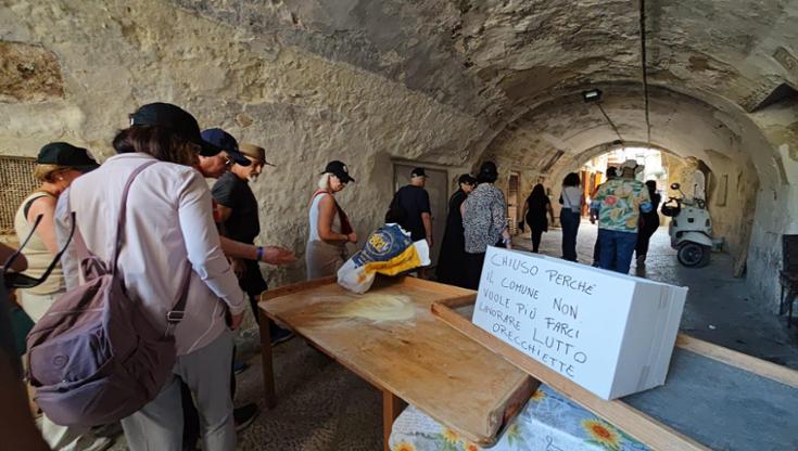 Immagine del post 7418 - Bari Bari vecchia, scioperano le signore delle orecchiette: “Non ci fanno lavorare”. Turisti delusi - Bari