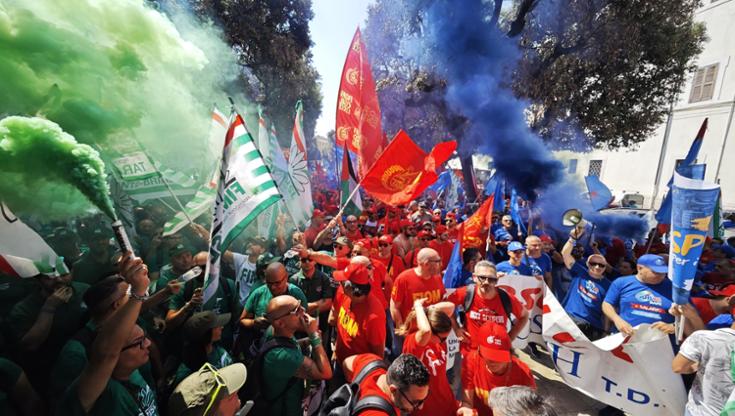 Immagine del post 8716 - Bari In Puglia oltre 2mila metalmeccanici in sciopero per il rinnovo del contratto: “Non ci fermeremo” - Bari