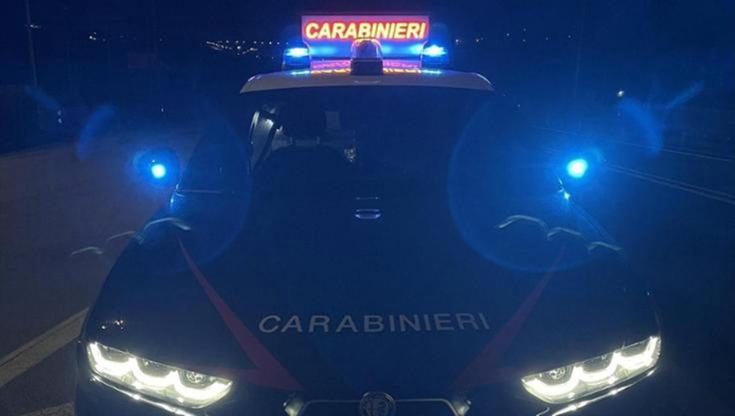 Immagine del post 9842 - Bari Panico in Salento: lancia coltelli ai carabinieri fra i passanti e viene bloccato con taser e spray - Bari