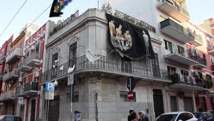 Bari, l’arte sui balconi e in strada: a Madonnella torna con 60 ospiti “Il mattino ha Lory in bocca” - Bari