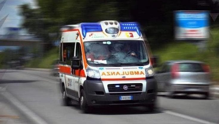 “Non si fuma in ambulanza”: infermiere del 118 preso a pugni da un paziente a Bari - Bari