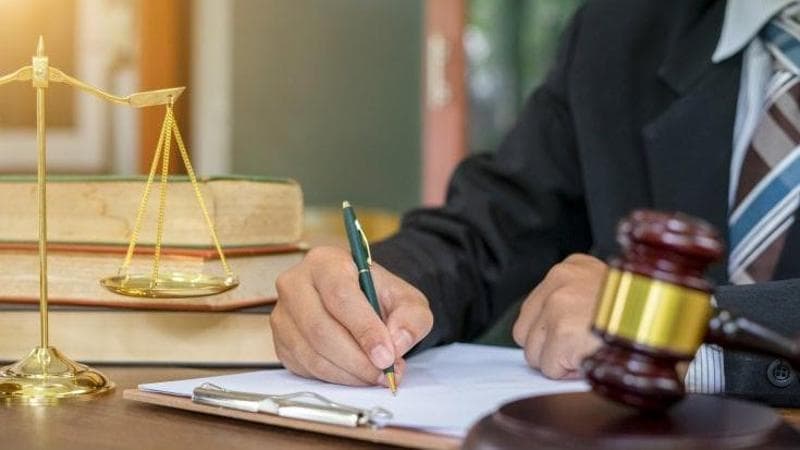 Immagine del post 12893 - Bari Praticanti avvocati, nella giungla degli studi legali senza orari e rimborsi: “Sfruttati per mesi” - Bari
