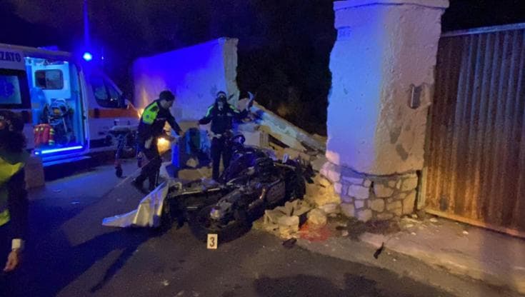 Moto si schianta contro un muro tra San Giorgio e Torre a Mare: muore un uomo di 57 anni - Bari