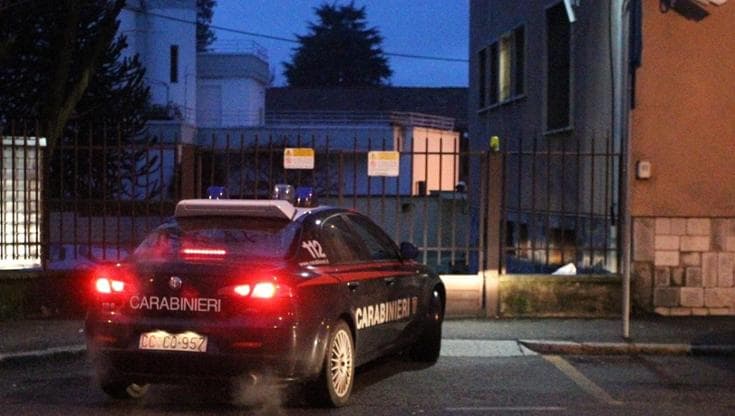 Lancia sedia contro la compagna disabile: arrestato militare della Marina. “Senza alcun freno” - Bari