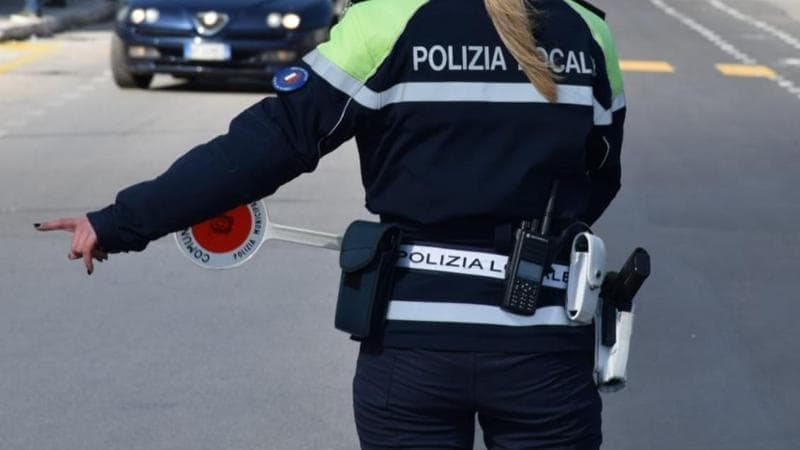Immagine del post 2475 - Bari Rapporti con il clan: vigilessa di Bari sospesa per tre mesi - Bari