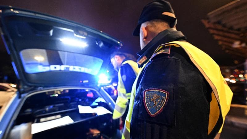 Immagine del post 2447 - Bari Accusati di calunnia da un uomo fermato sull’A14 ubriaco e contromano: assolti quattro agenti - Bari