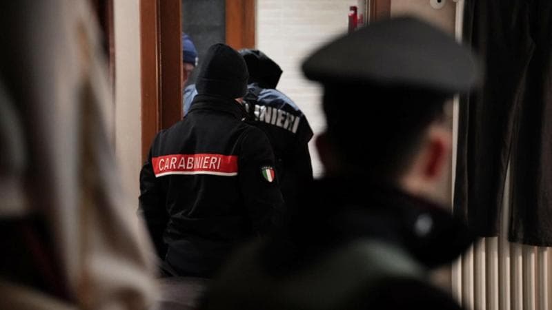 Immagine del post 4356 - Bari Esplosivo, armi e droga in un casolare: arrestati due uomini e una donna. Si cercava un evaso - Bari
