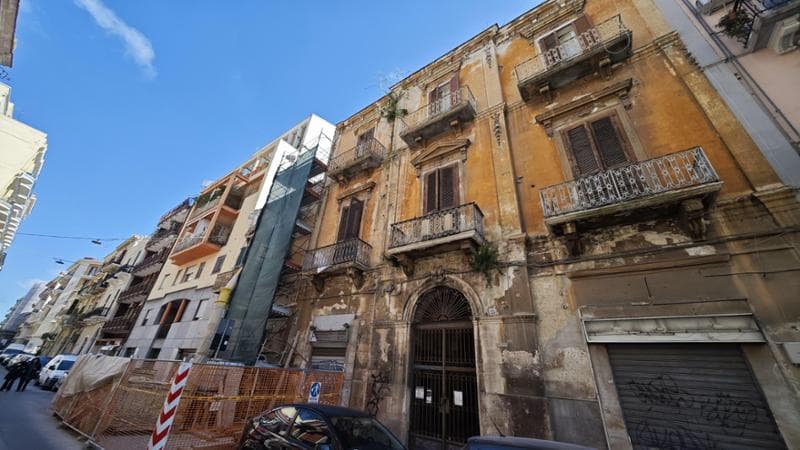 Immagine del post 4360 - Bari Bari, allarme in via Abbrescia: a rischio un palazzo abbandonato da mezzo secolo. “Può crollare” - Bari