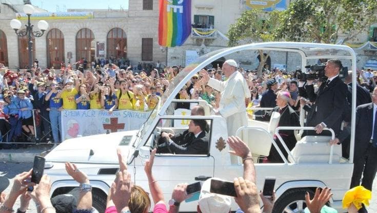 Papa Francesco, cinque visite in Puglia e quel legame speciale con San Nicola: il dolore dei fedeli - Bari
