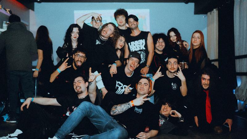Immagine del post 7483 - Bari A Bari riemerge la “comunità Emo”: torna la moda dark tra musica anni 2000 e serate a tema - Bari