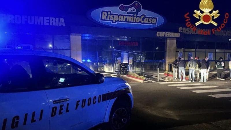 In Salento incendiato lo store "Risparmio Casa", inaugurato un mese fa. La pista del racket - Bari