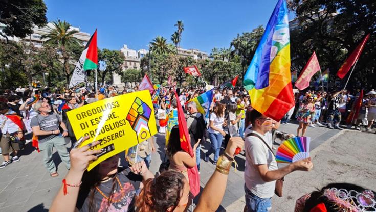Immagine del post 8767 - Bari Bari Pride, sfilano diritti e libertà: attese 10mila persone. “Con Gaza e contro tutti i fascismi” - Bari