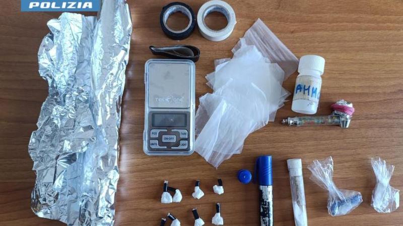 Salento, in auto con la cocaina nascosta in un pennarello: denunciata una coppia di fidanzati - Bari