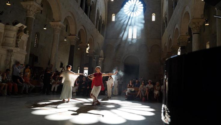 Immagine del post 8769 - Bari Magia solstizio d’estate in Cattedrale a Bari: il sole illumina il rosone tra danza e musica - Bari
