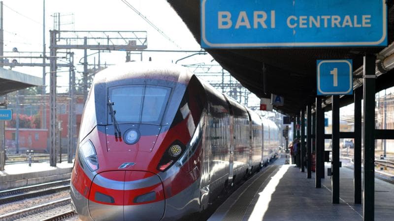 Immagine del post 12923 - Bari Treni sold out e aerei intoccabili: “In Puglia danno per famiglie e aziende” - Bari
