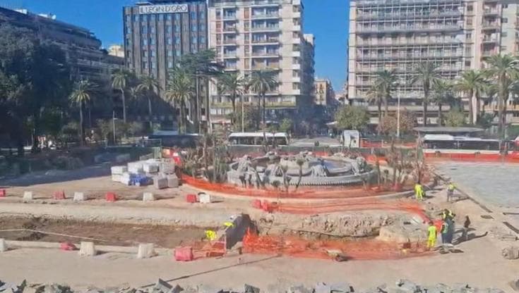 Un’antica tomba scoperta sotto piazza Moro. Rfi: “Il ritrovamento non rallenta il cantiere” - Bari