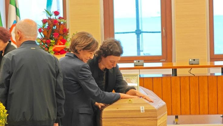 In tanti alla camera ardente in Regione per Annibale D’Elia. Decaro: “Non ti dimenticheremo mai” - Bari