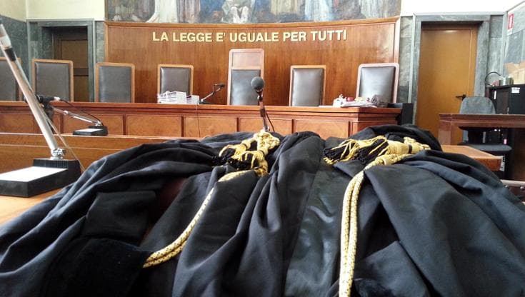 Immagine del post 16267 - Bari Figli e compagna spinti contro il muro e con docce gelide per punizione: padre-padrone a processo - Bari