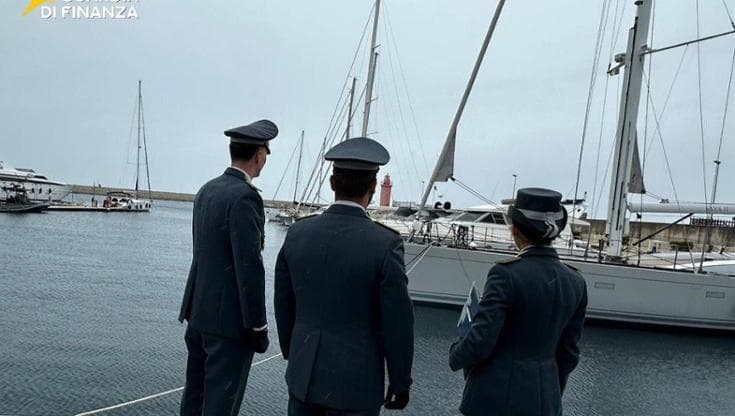 Crociere nel Mediterraneo con finta associazione sportiva: scoperta frode fiscale da 1,8 milioni - Bari