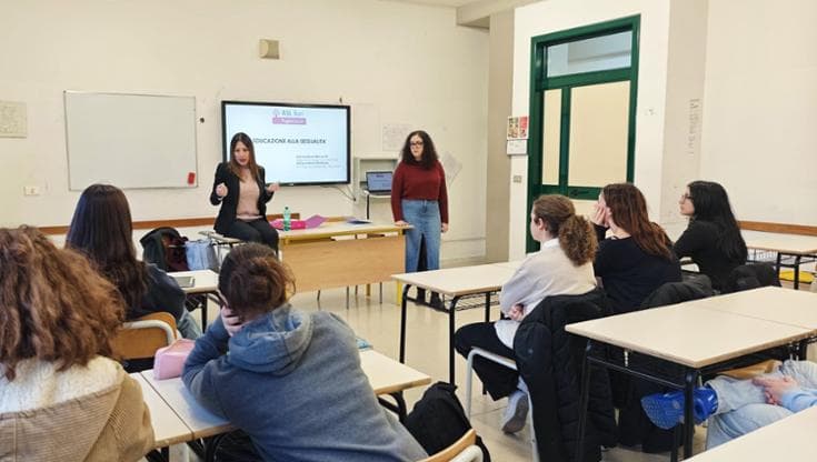 Educazione sessuale, i genitori negano il consenso: nel liceo a Bari solo otto studenti al corso Asl - Bari