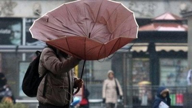 Meteo, in Puglia scatta l’allerta gialla: in arrivo piogge e raffiche di vento fino a 80km/h - Bari