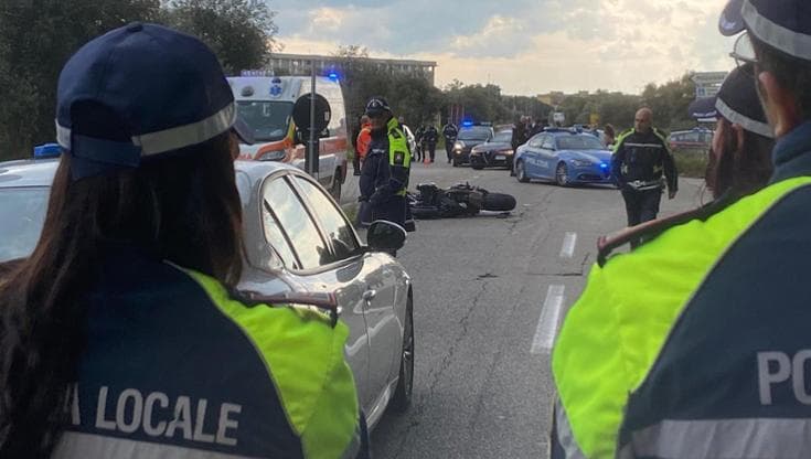 Immagine del post 18558 - Bari Scontro tra auto e moto sulla strada Modugno-Bari, un uomo muore sul colpo - Bari