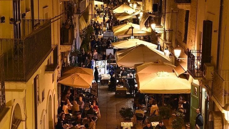 Turista aggredito da gestore di un locale a Bari vecchia: è ricoverato con fratture e pneumotorace - Bari