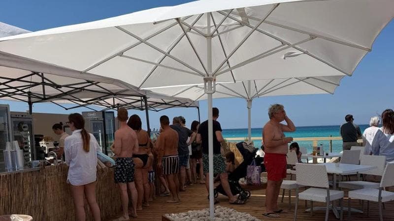 Immagine del post 21971 - Bari Ugento, rinasce il bar del resort una settimana dopo l’incendio. “Non ci si improvvisa imprenditori” - Bari