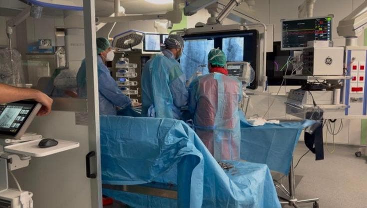 Immagine del post 21954 - Bari Doppio intervento al Policlinico di Bari salva paziente ad alto rischio: “Procedura complessa” - Bari