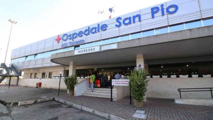 “Chiudete gli sportelli troppo presto”: inveisce contro dipendente del Cup che ha un malore - Bari