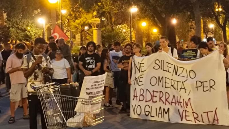 Immagine del post 23117 - Bari Fakir, presidio anche a Bari. Messaggio dei manifestanti: “Non si può morire nelle mani dello Stato” - Bari
