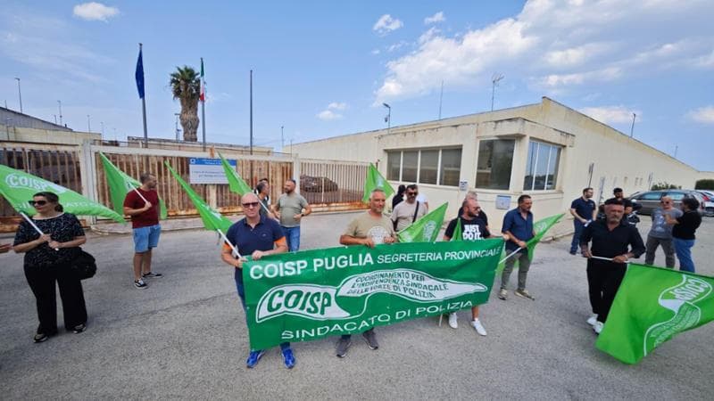 Immagine del post 10918 - Bari La protesta dei poliziotti davanti al Cpr a Bari: “Noi, vittime di violenze ogni giorno, siamo soli” - Bari