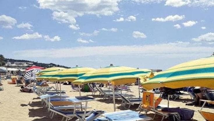 Immagine del post 10940 - Bari Turista aggredisce bagnino nel Salento, botte e insulti razzisti per non spostare telo: denunciato - Bari