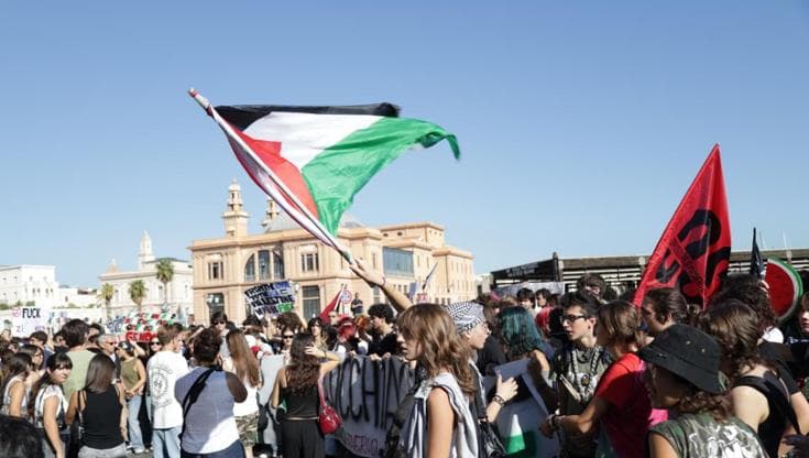 Mille in corteo per Gaza a Bari, sfila anche il sindaco Leccese: “Siamo dalla parte giusta” - Bari