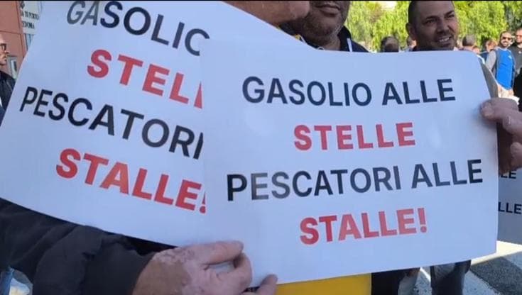 Caro gasolio, a Molfetta e Manfredonia si fermano i pescatori: “Costi raddoppiati, siamo stremati” - Bari