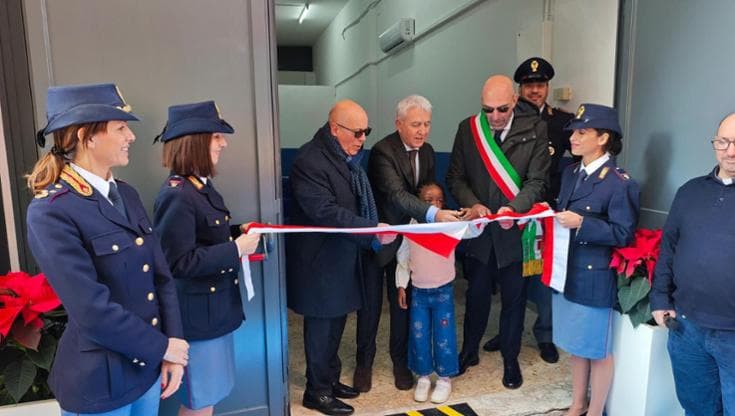 Bari, in Questura inaugurata la sala d’attesa dell’ufficio immigrazione: “Presidio di civiltà” - Bari