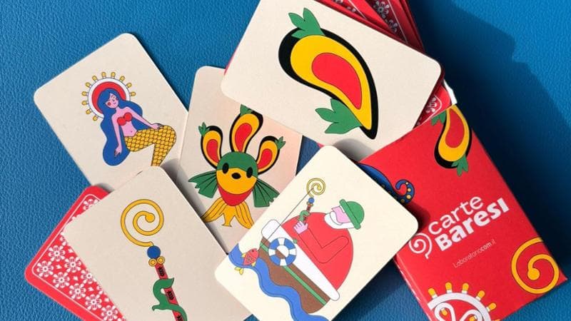 Immagine del post 15230 - Bari Le carte da gioco parlano barese: San Nicola e le cozze al posto di denari, bastoni, spade e coppe - Bari