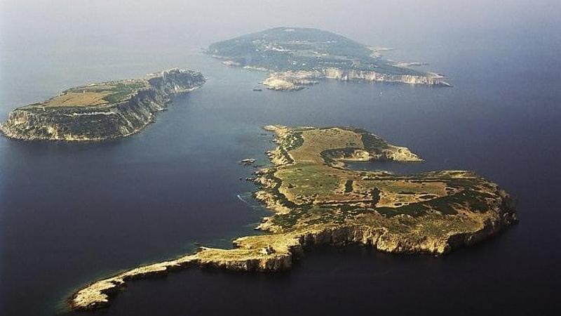Immagine del post 4471 - Bari Incendio alle Isole Tremiti, intervengono i cittadini con gli idranti - Bari