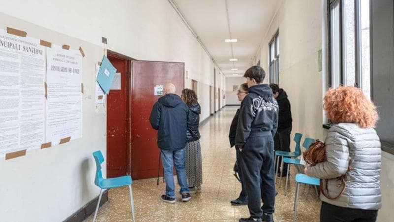 Referendum, seggi aperti fino alle 15. Alle 23 di domenica ha votato il 39% degli elettori pugliesi - Bari
